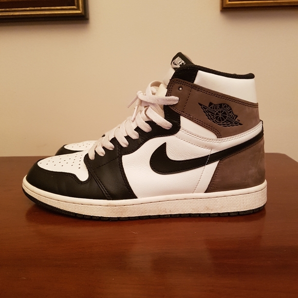 AIR JORDAN 1 "DARK MOCHA" - Picture 1 of 8